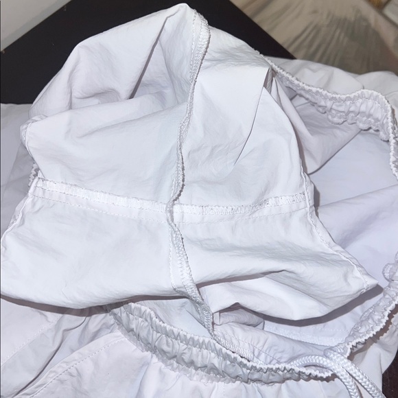 Alo Yoga The Alumni High-Rise Loose Running Shorts in White, Women’s size Medium - Picture 10 of 14